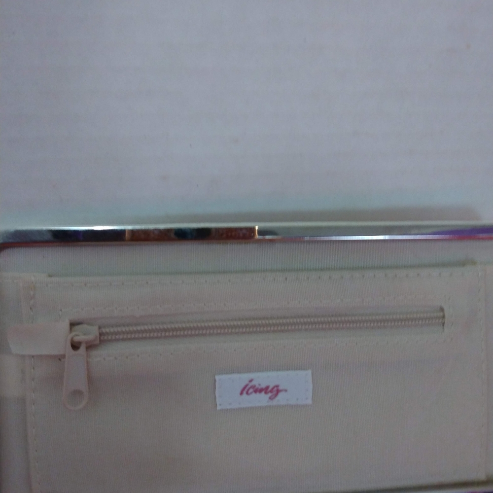 Icing Beach Wallet - Picture 4 of 9